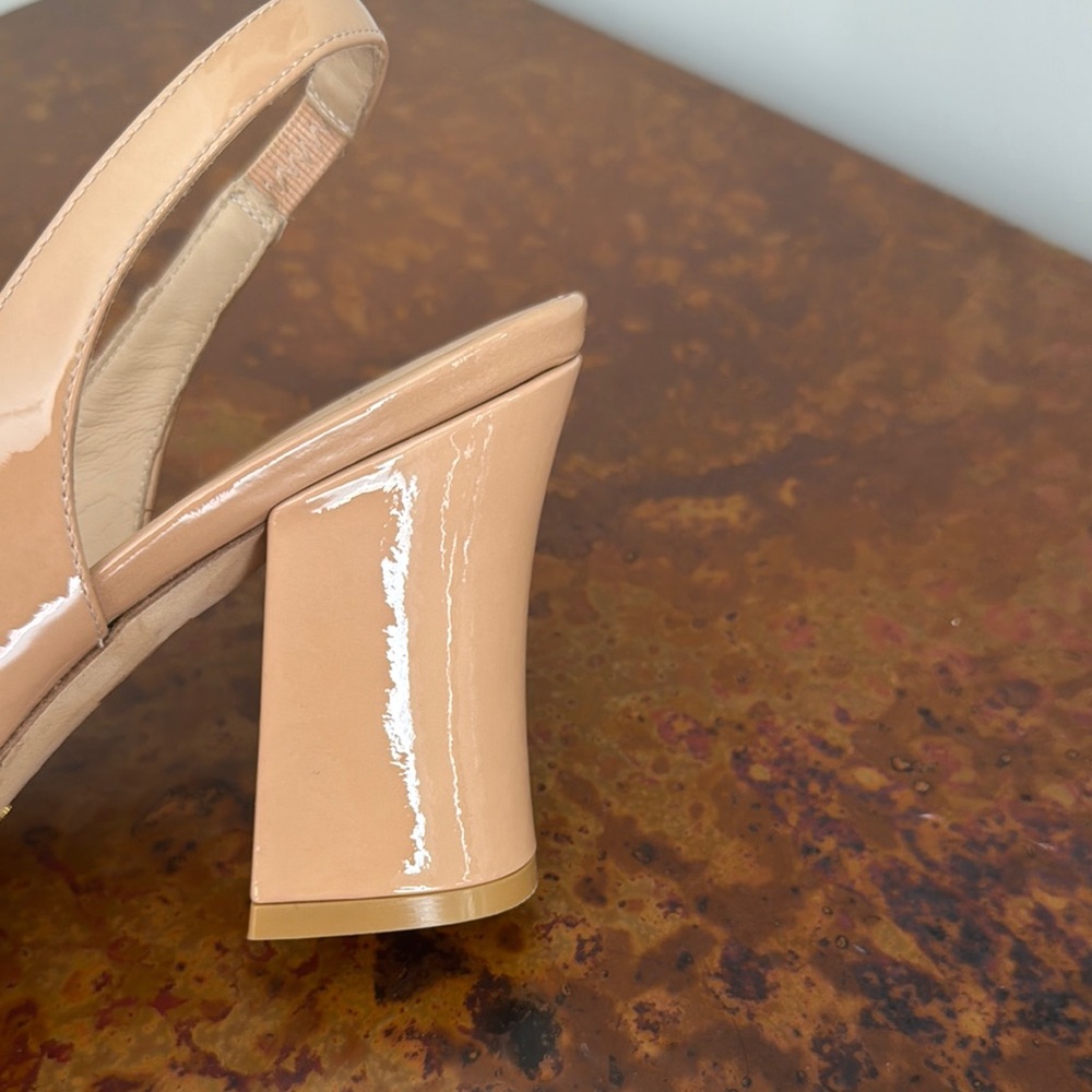 Stuart Weitzman Tan Heels Classic Minimalist Design - Picture 3 of 3